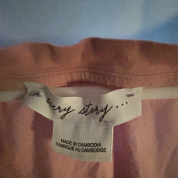 2 -In Every Story 2x tops sleeveless with buttons and bell like sleeves on it - Picture 13 of 14